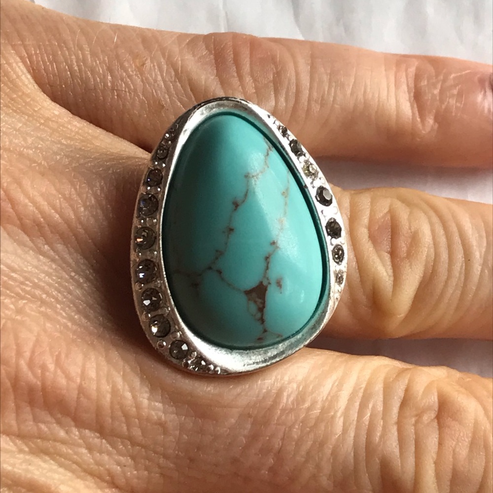 Large turquoise stone with crystal outline, silver ring size 7